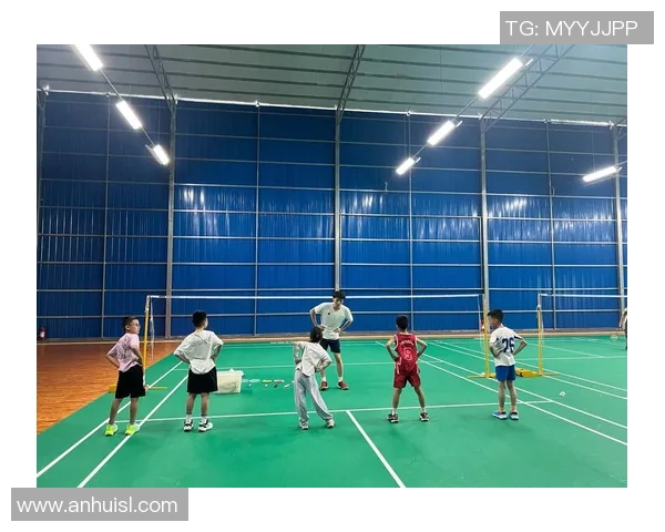 羽毛球的梦想与坚持：重庆羽毛球队成长历程的真实记录